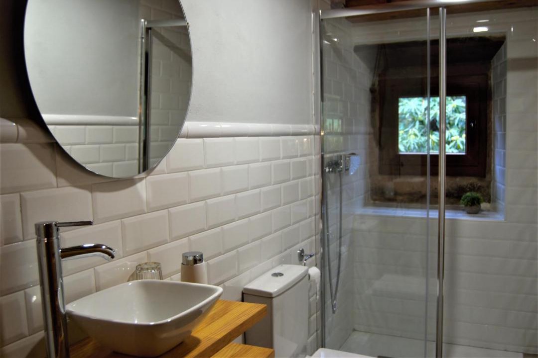 Photo of Bathroom in Penarrubia