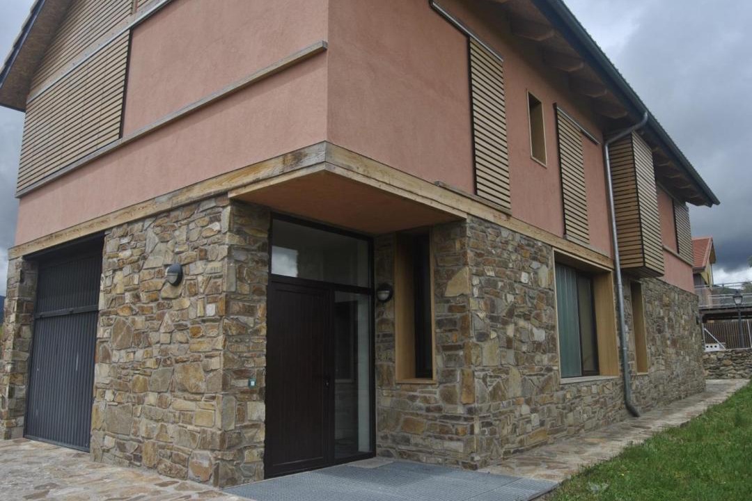 Photo of Buildings in La Serna del Monte