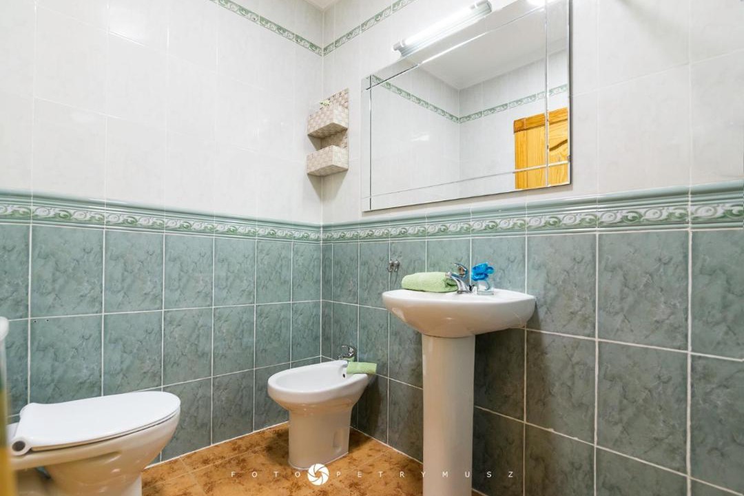 Photo of Bathroom in Los Nietos