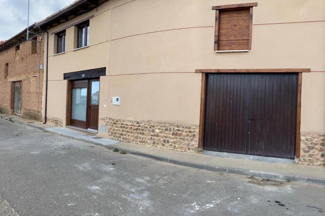 Photo of Buildings in Villaturiel