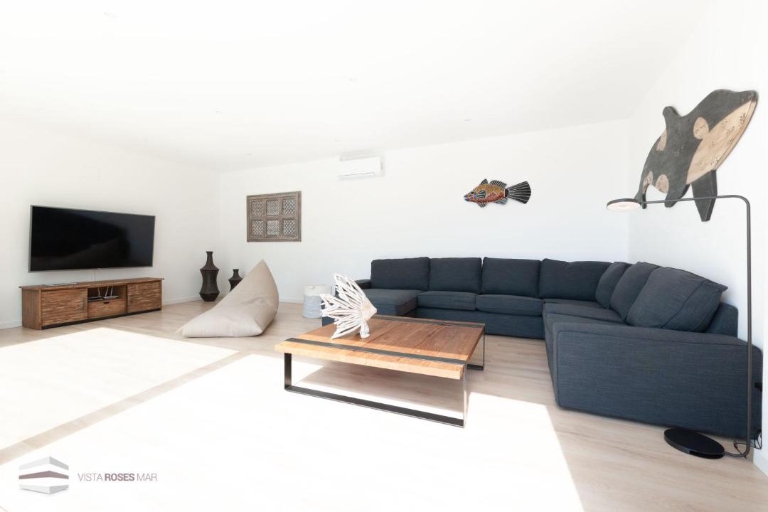 Photo of Livingroom in Roses Town Center