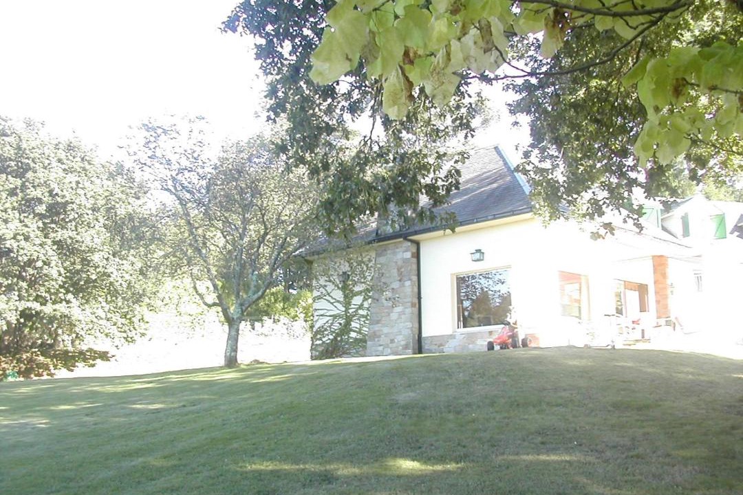 Photo of Buildings in Crendes