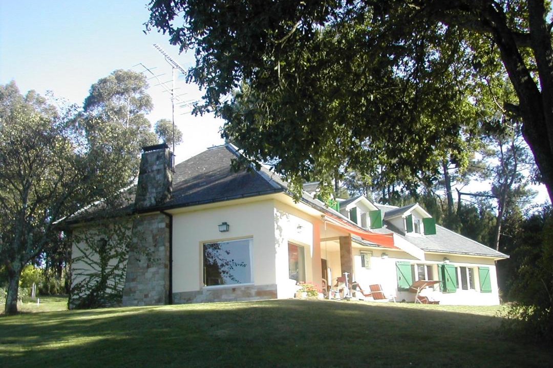 Photo of Buildings in Crendes