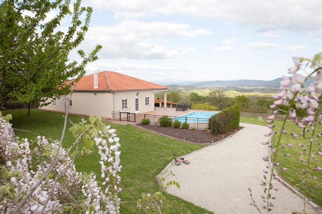 Photo of Buildings in Vilamelle