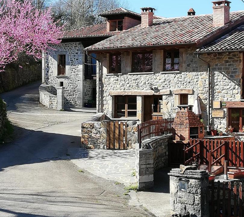 Photo of Buildings in Bobia de Abajo