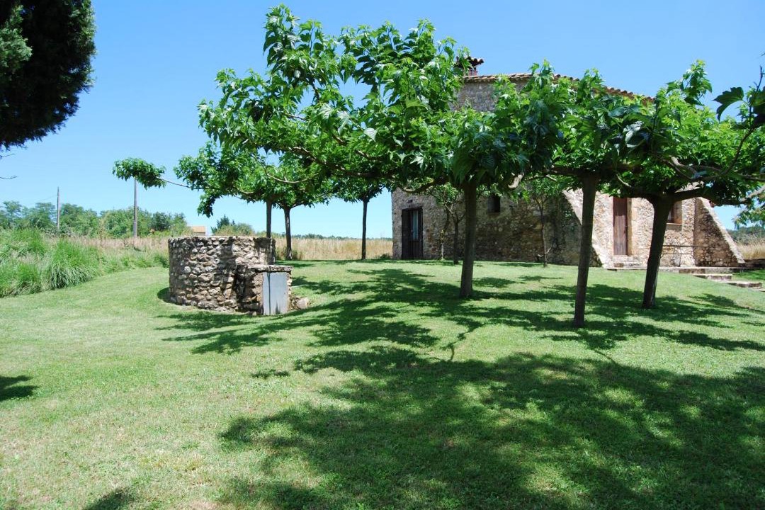 Photo of Buildings in Maia de Montcal