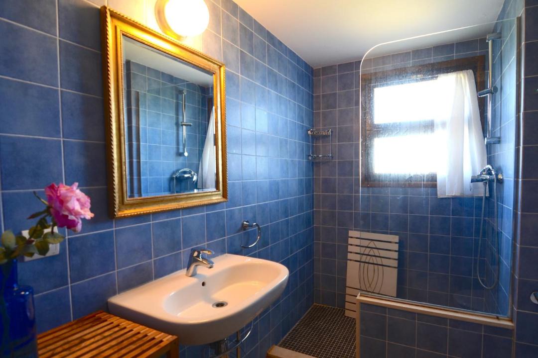 Photo of Bathroom in Pals