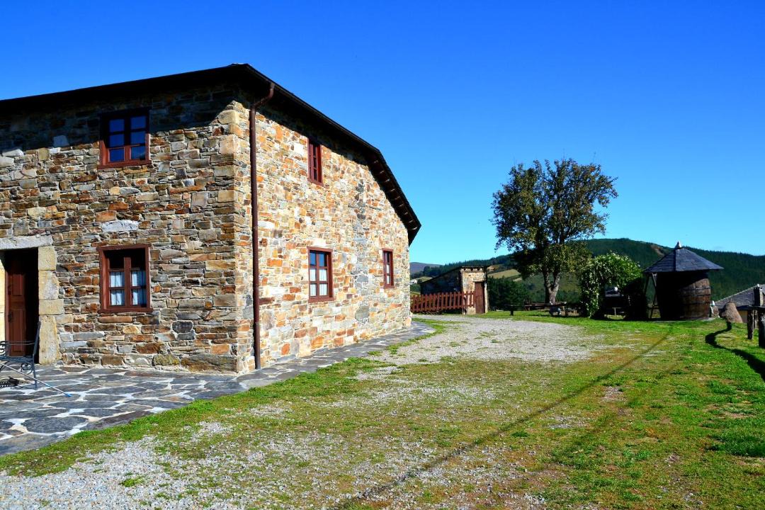 Photo of Buildings in San Martin de Oscos