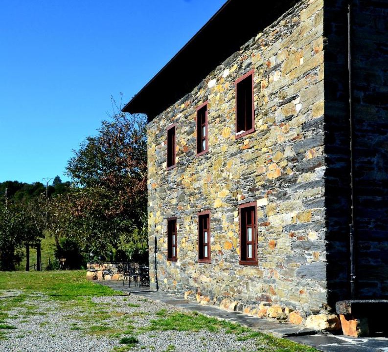 Photo of Buildings in San Martin de Oscos
