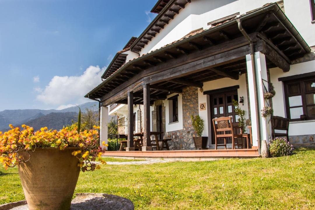 Photo of Buildings in Cofino