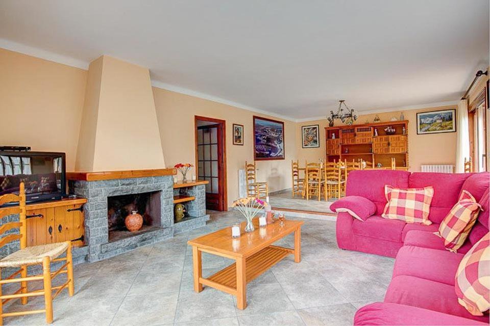 Photo of Livingroom in Tamariu
