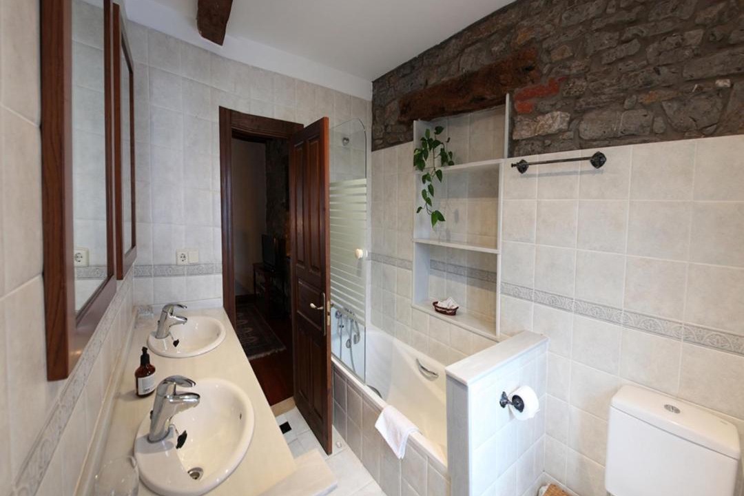 Photo of Bathroom in Caces