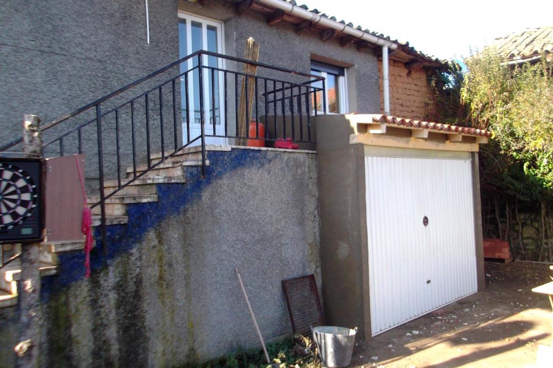 Photo of Buildings in Garrafe de Torio