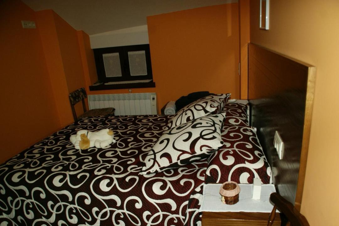 Photo of Bedroom in Santa Cruz de los Cuerragos