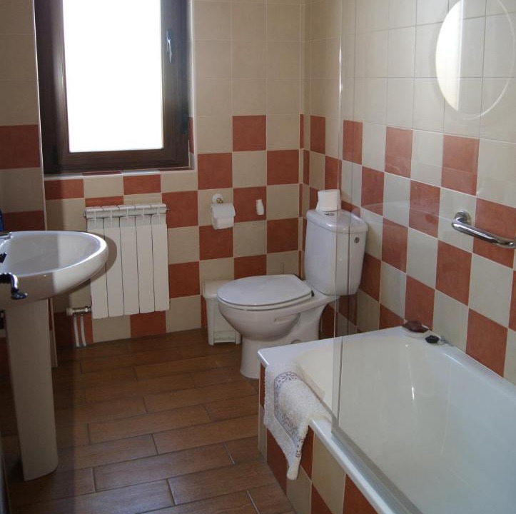 Photo of Bathroom in Calzadilla de los Hermanillos