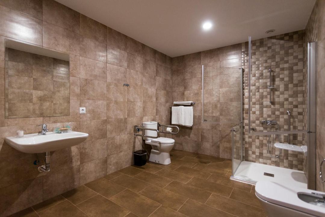 Photo of Bathroom in Naron