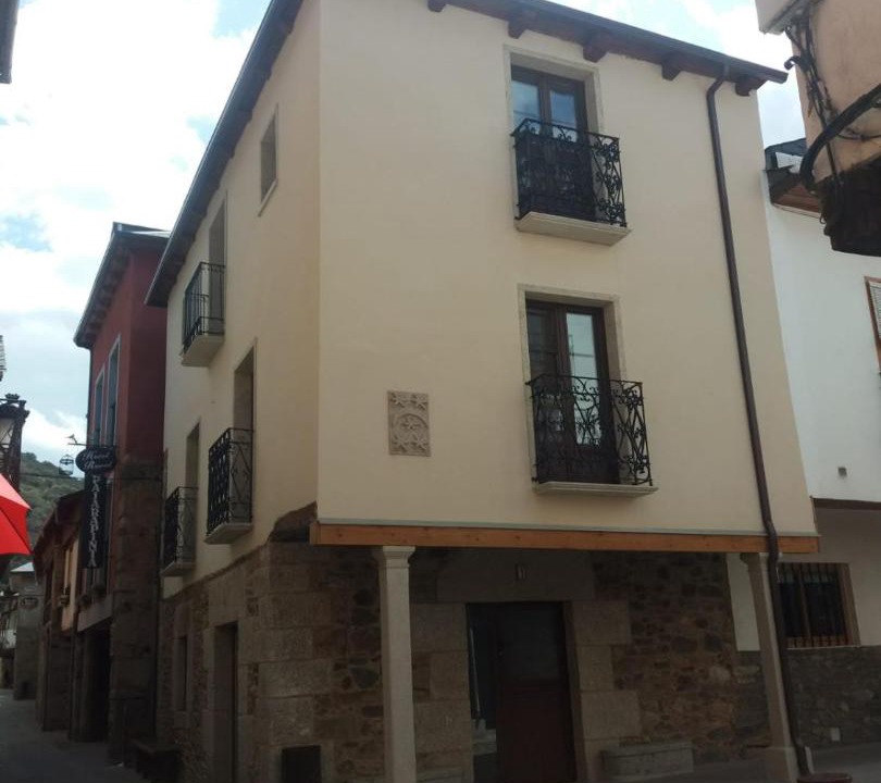 Photo of Buildings in Molinaseca