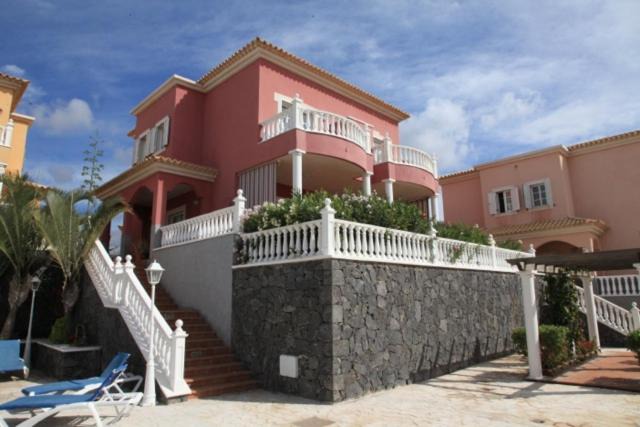 Photo of Buildings in Arenas del Mar