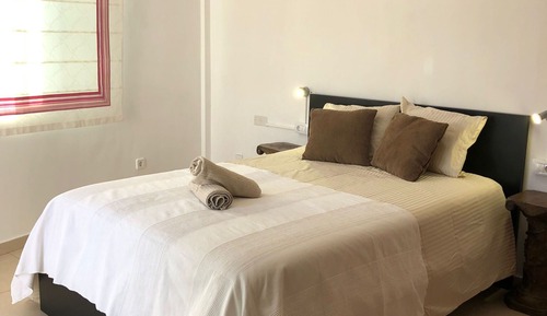 Standard Double Room, Shared Bathroom (II)