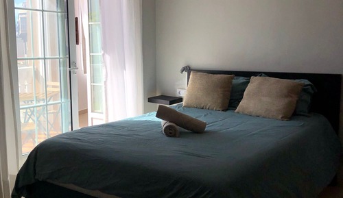 Double Room, Shared Bathroom (I)