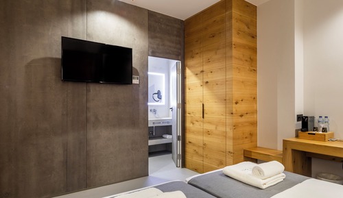Standard Twin room, interior