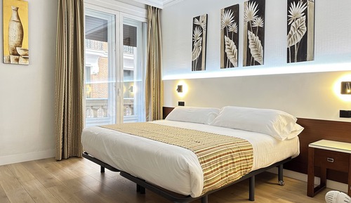 Double Room (con balcón y vistas)