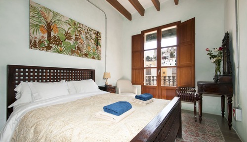 Standard Double Room, Shared Bathroom