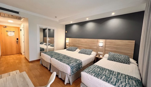 Room (Triple)