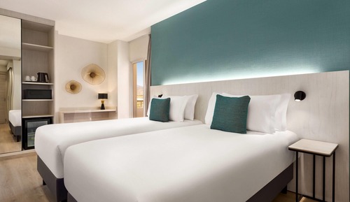 Deluxe Room, 2 Twin Beds, Mountain View
