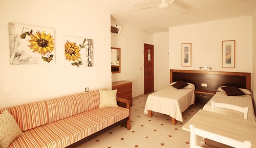 Economy Studio, Kitchenette