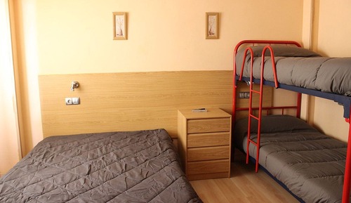 Family Room (6)