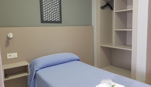 Single Room, Private Bathroom