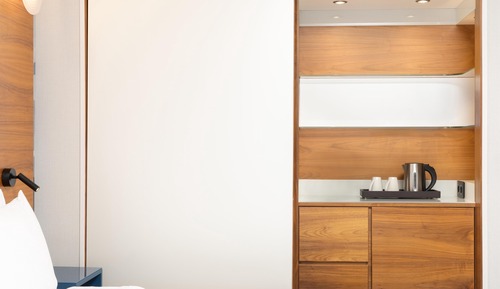 Room, 1 King Bed (Sky View)