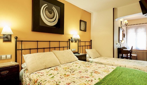 Triple Room (Interior)