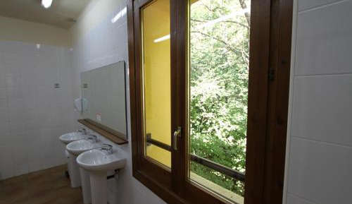 Basic Triple Room with Shared Bathroom