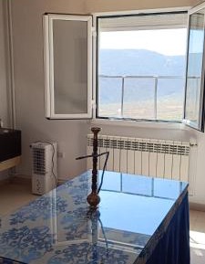 Apartment with Mountain View