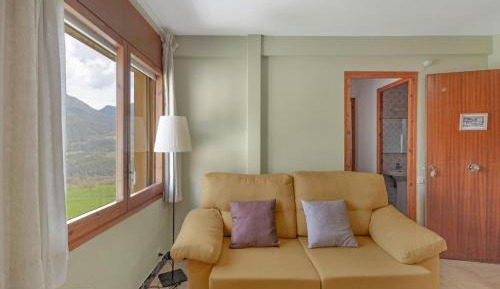 Two-Bedroom Deluxe Apartment with Garden View