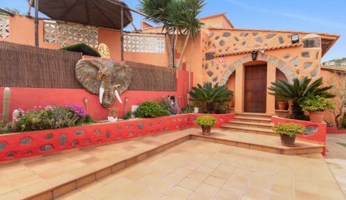 Three-Bedroom Premium Apartment with Balcony