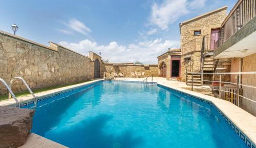 Two-Bedroom Deluxe Apartment with Garden View