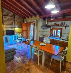 Two-Bedroom Deluxe Apartment with Balcony