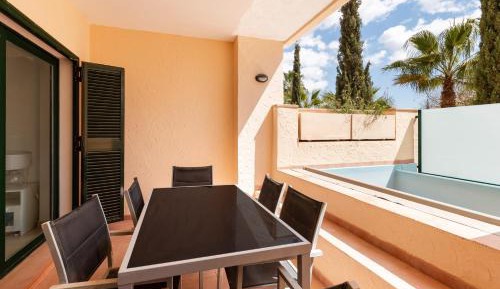 Two-Bedroom Deluxe Apartment with Garden View