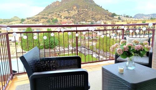 Apartment with Mountain View