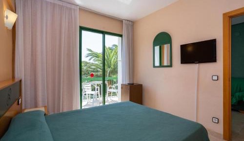 Family Room (2 Adults + 3 Children)