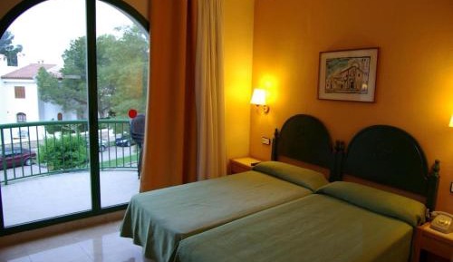 Triple Room (2 Adults + 1 Child)