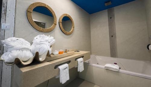 King Suite with Spa Bath