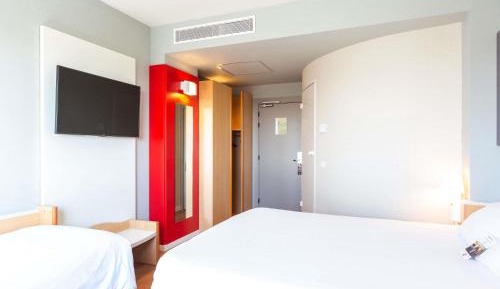 Superior Room with One Double Bed and One Single Bed