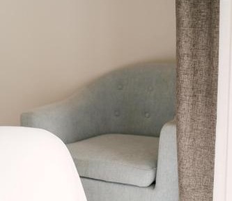 Deluxe Queen Suite