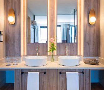 Deluxe Suite with Sea View