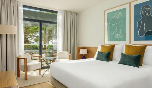 Standard King Room with Garden View