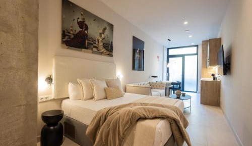 Studio Apartment with One Double Bed